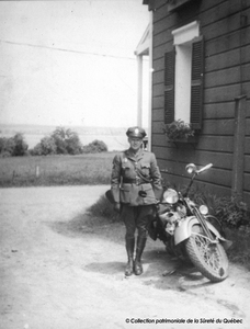 Policier de la route, 1945