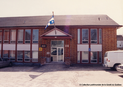 Poste de police à Cookshire, 1995