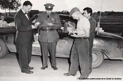 Intervention policière, 1955